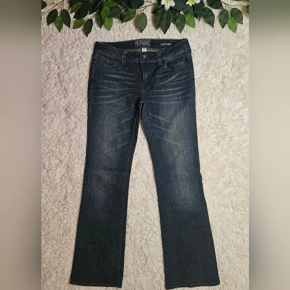 Refuge Runway Everyday Boot Cut Vintage Wash Jeans (NWOT) - Picture 2 of 10
